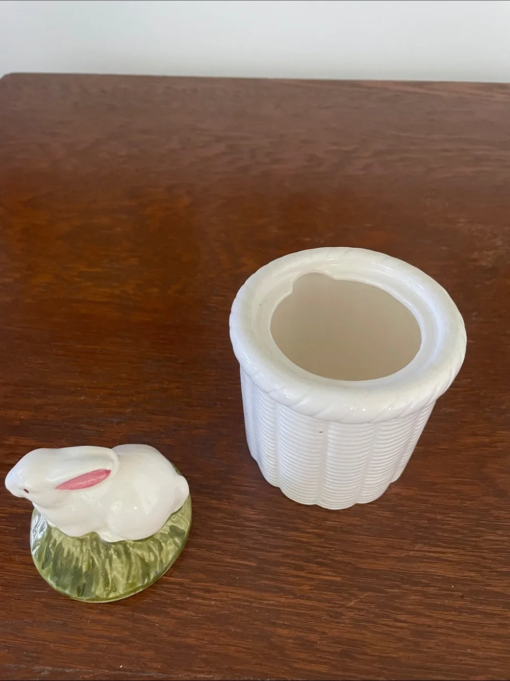 N/A ceramic bunny